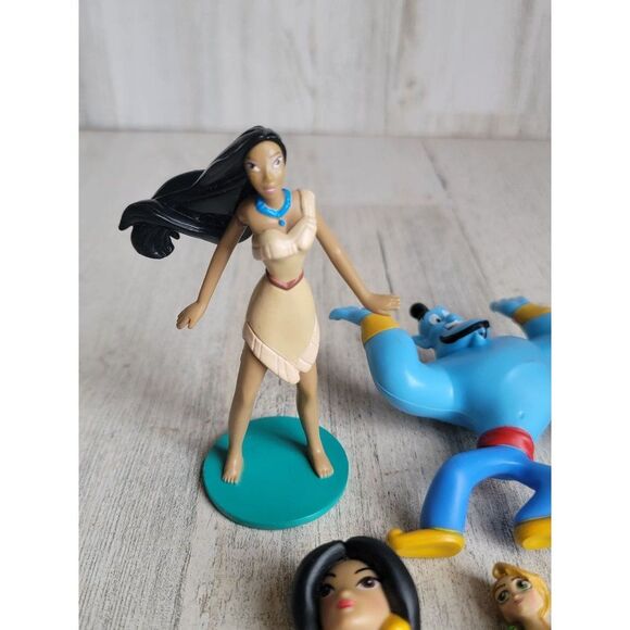 Unique variety Disney Tangled Aladdin Pocahontas toy set - Picture 4 of 8